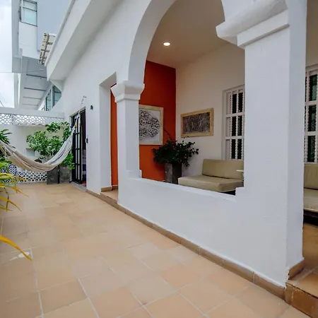 Cartagena+ Picina+6 Alcobas + Ciudad Antigua Guest house