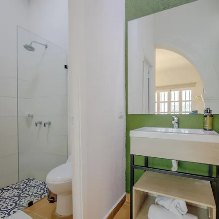 Cartagena+ Picina+6 Alcobas + Ciudad Antigua Guest house 4*